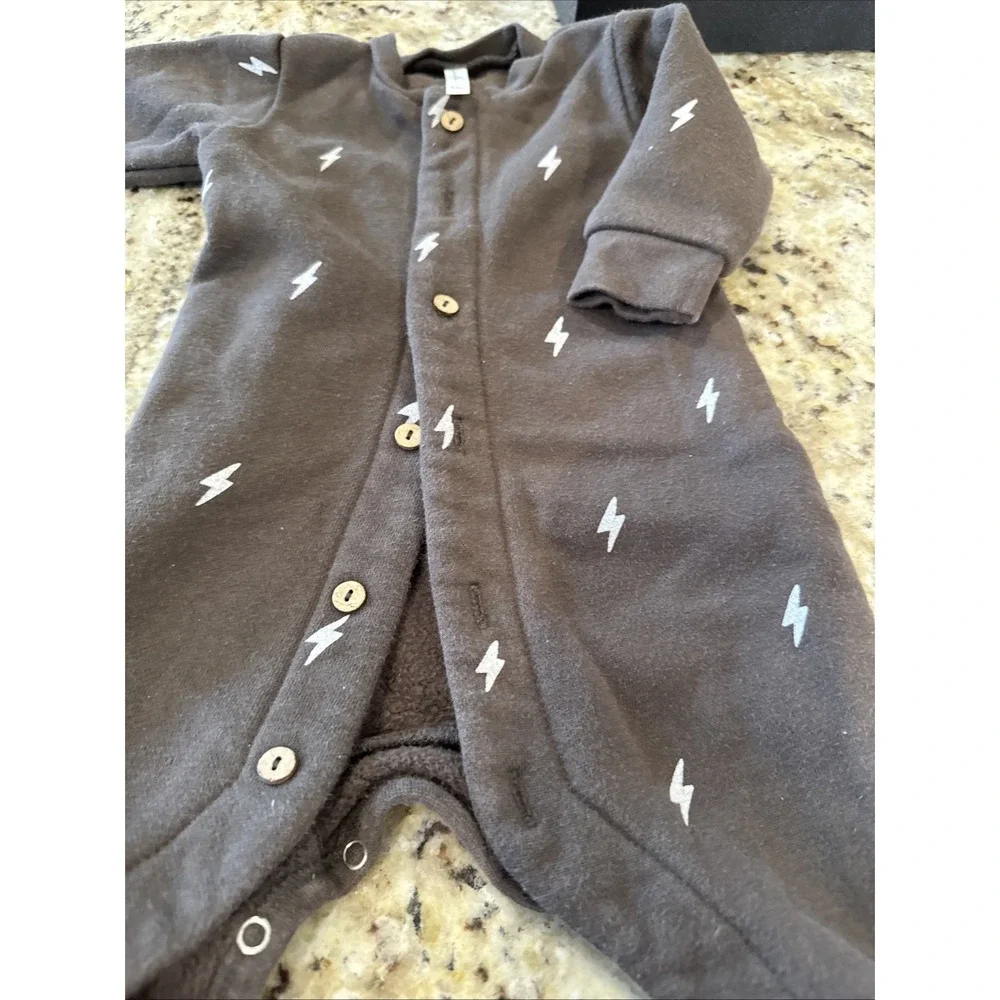 RYLEE‎ + CRU Winter Scenic Sleeper Size 0-3  Button Up. Thick. 4180
